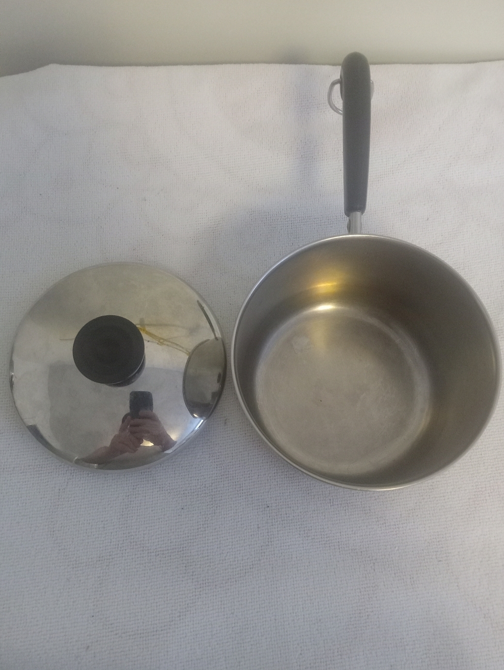 VTG Revere Ware 2 QRT Saucepan with Lid and Black Handle - Silver/Black